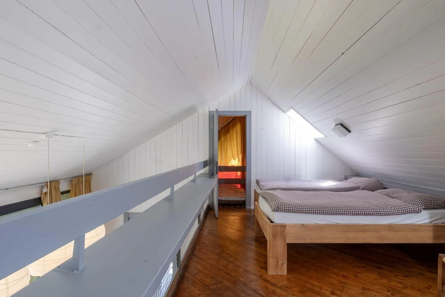 Renovated Bungalow immersed in a green oasis - Photo 3 of 6