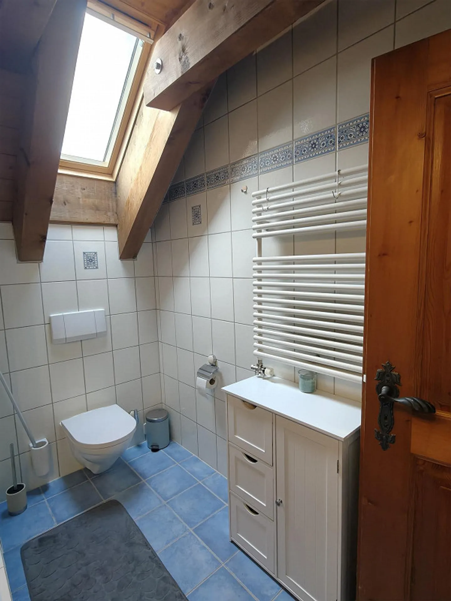 Charmante et calme appartement de toit 2 1/2 pièces près de la ville - Photo 12 sur 14