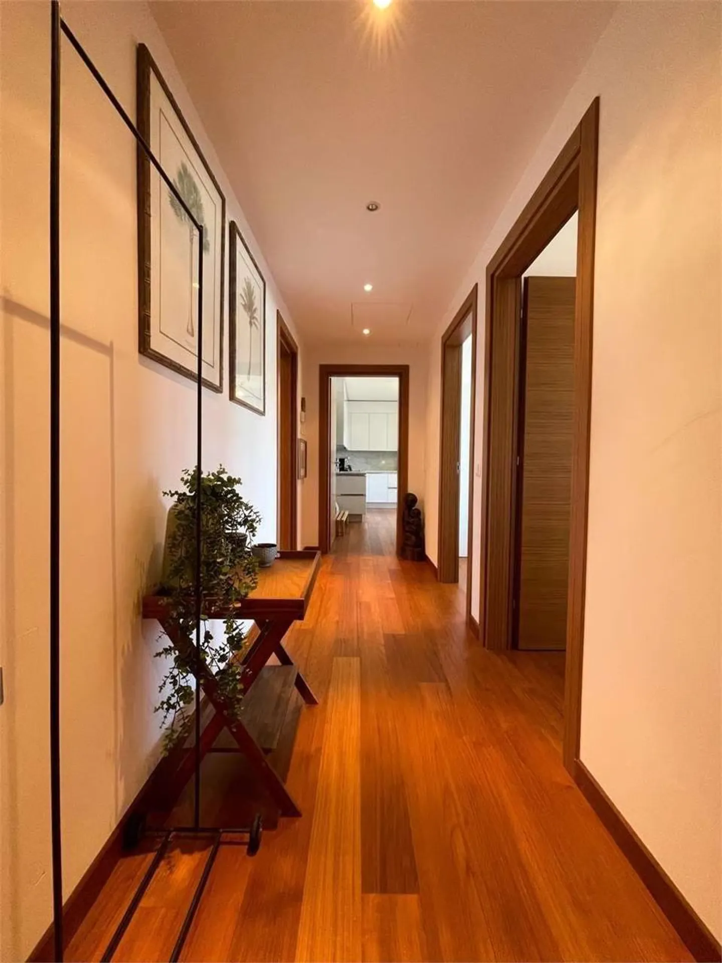 Lugano-Albonago - Elegante Appartamento 3.5 Locali con Giardino Privat - Foto 2 di 6