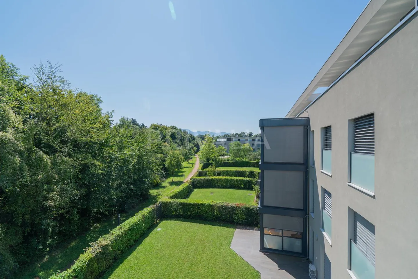 Beautiful apartment with balcony and winter garden in a secure residence - Photo 1 of 6