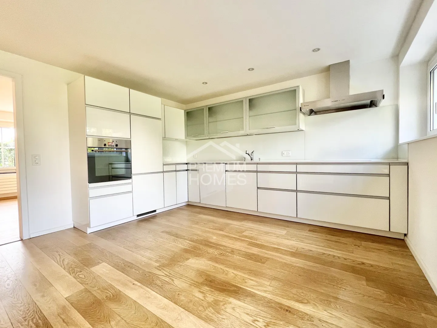 Charming Family Home with Garden - Photo 3 of 7