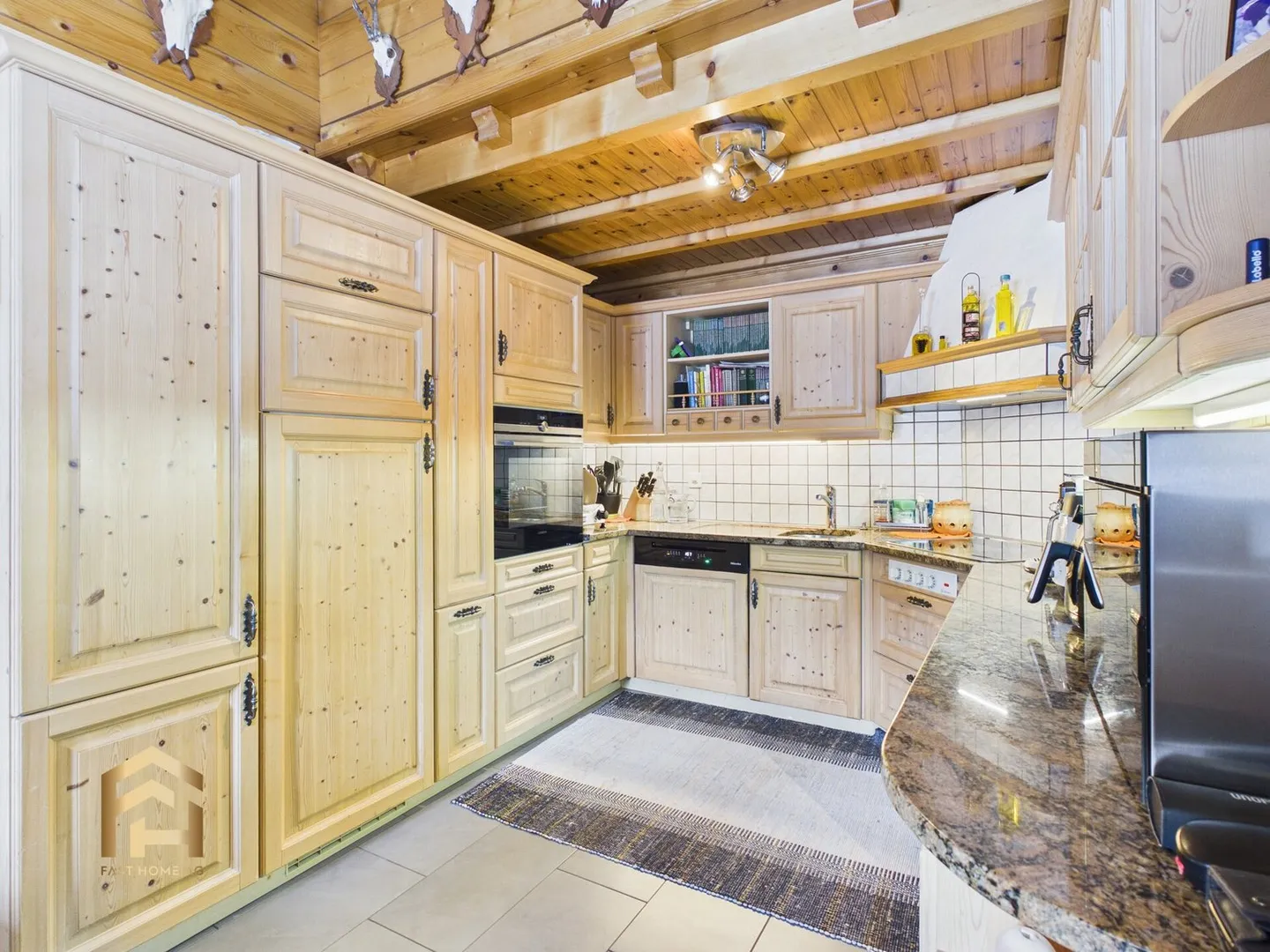 Appartement en duplex 4.5 rénové dans un emplacement attrayant à Herbriggen - Photo 3 sur 13