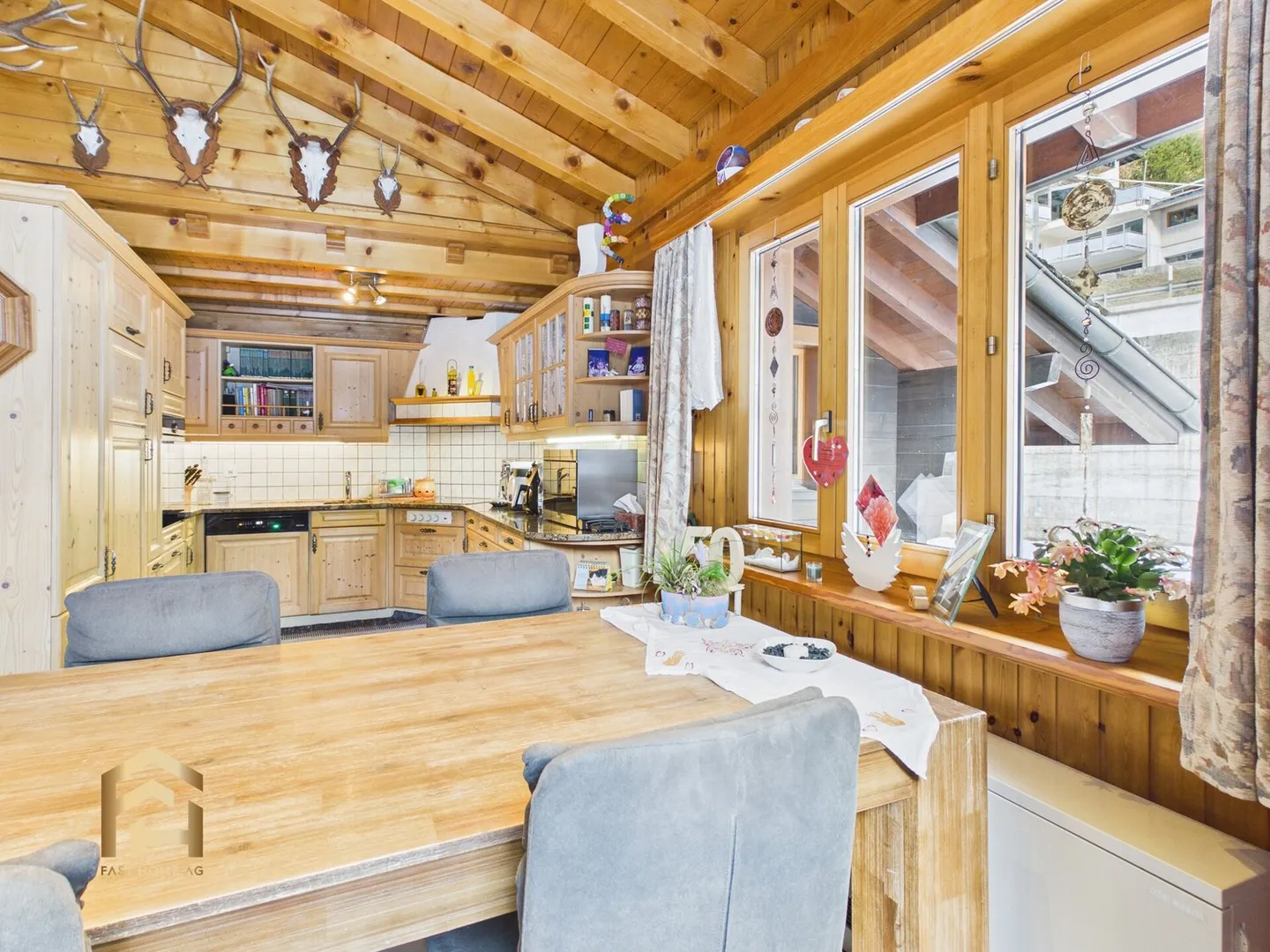 Appartement en duplex 4.5 rénové dans un emplacement attrayant à Herbriggen - Photo 4 sur 13