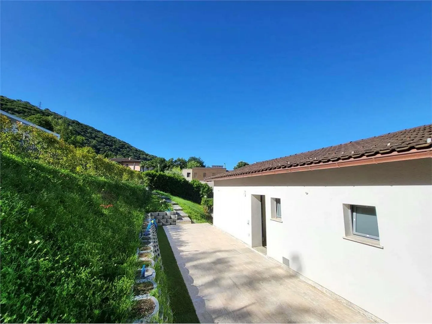 Casa di campagna esclusiva con piscina a Carabbia - Foto 3 di 8