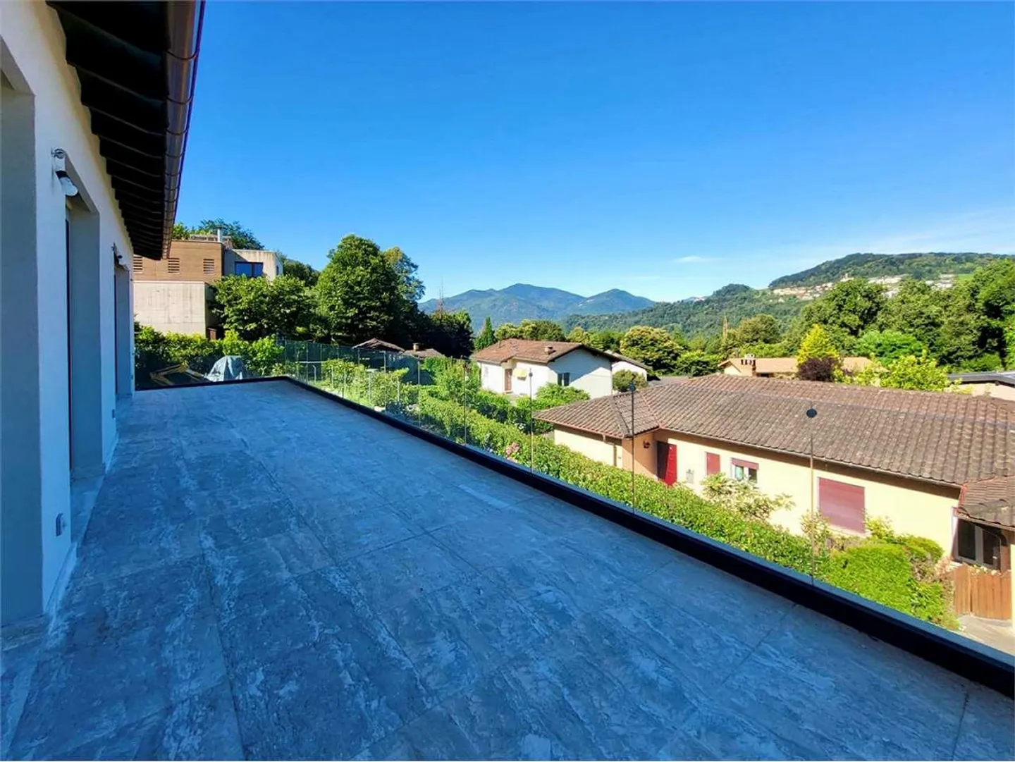Casa di campagna esclusiva con piscina a Carabbia - Foto 5 di 8