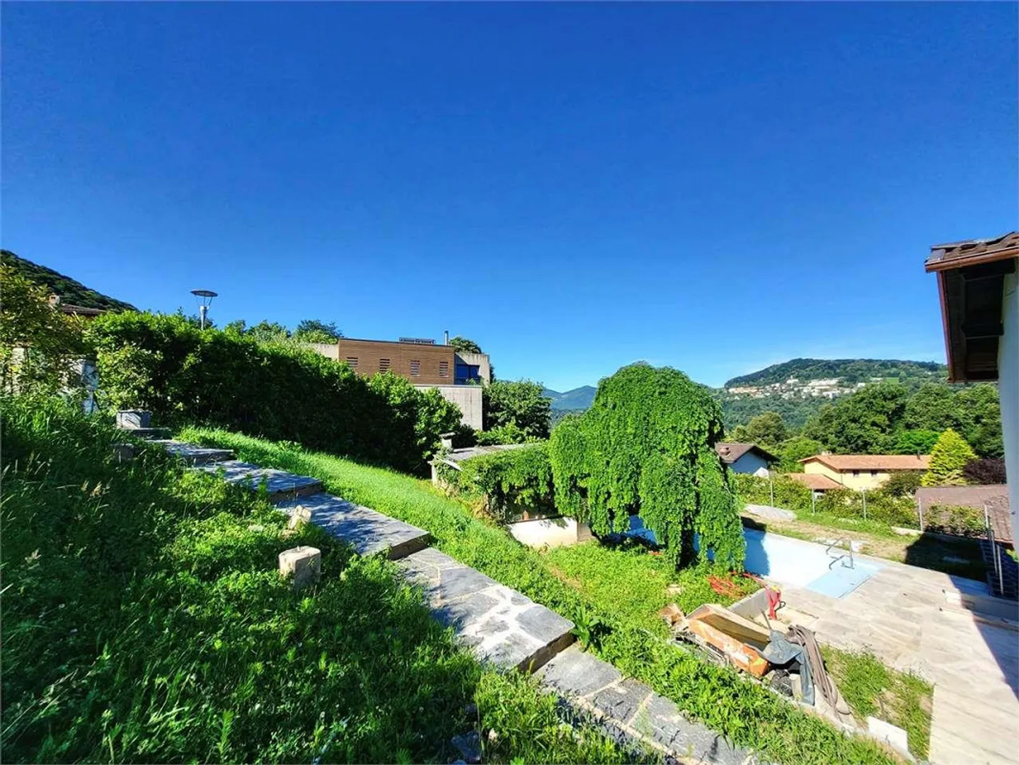 Casa di campagna esclusiva con piscina a Carabbia - Foto 6 di 8