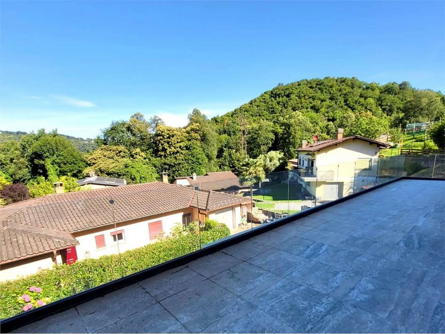Casa di campagna esclusiva con piscina a Carabbia - Foto 7 di 8