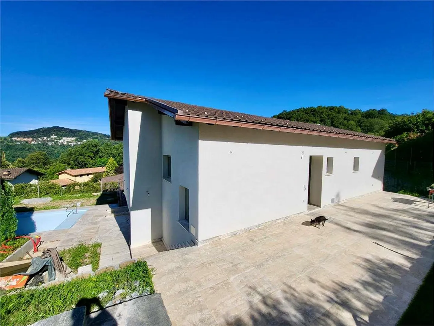 Casa di campagna esclusiva con piscina a Carabbia - Foto 2 di 8