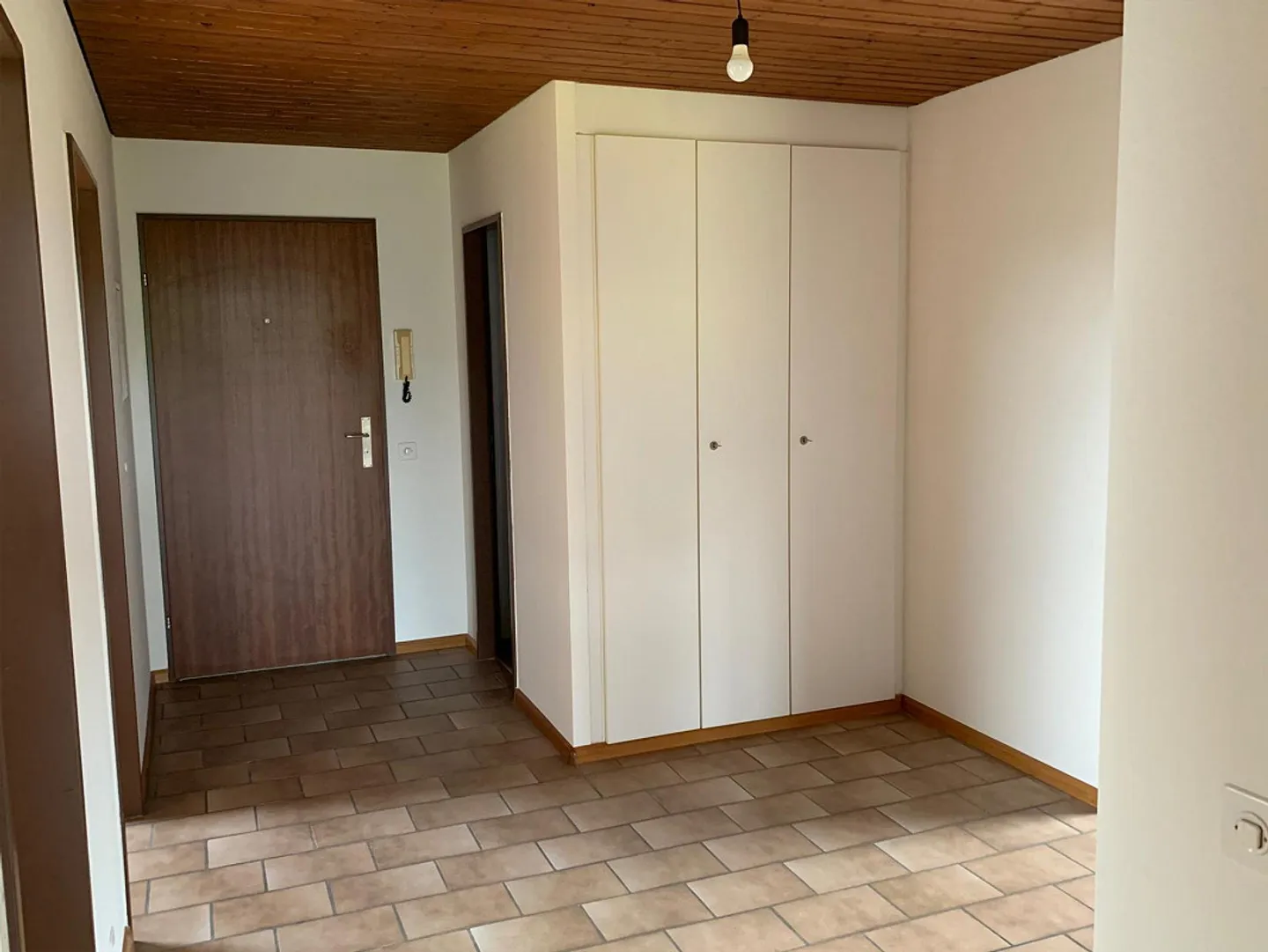 3.5 Room Attic Apartment - Photo 3 of 15