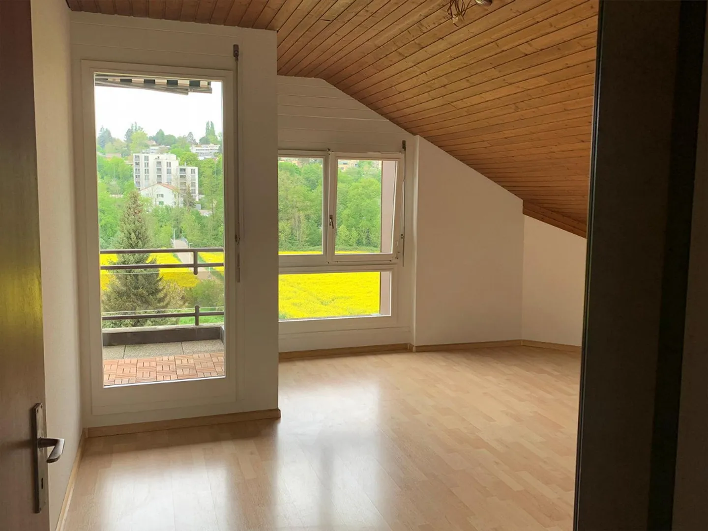 3.5 Room Attic Apartment - Photo 4 of 15