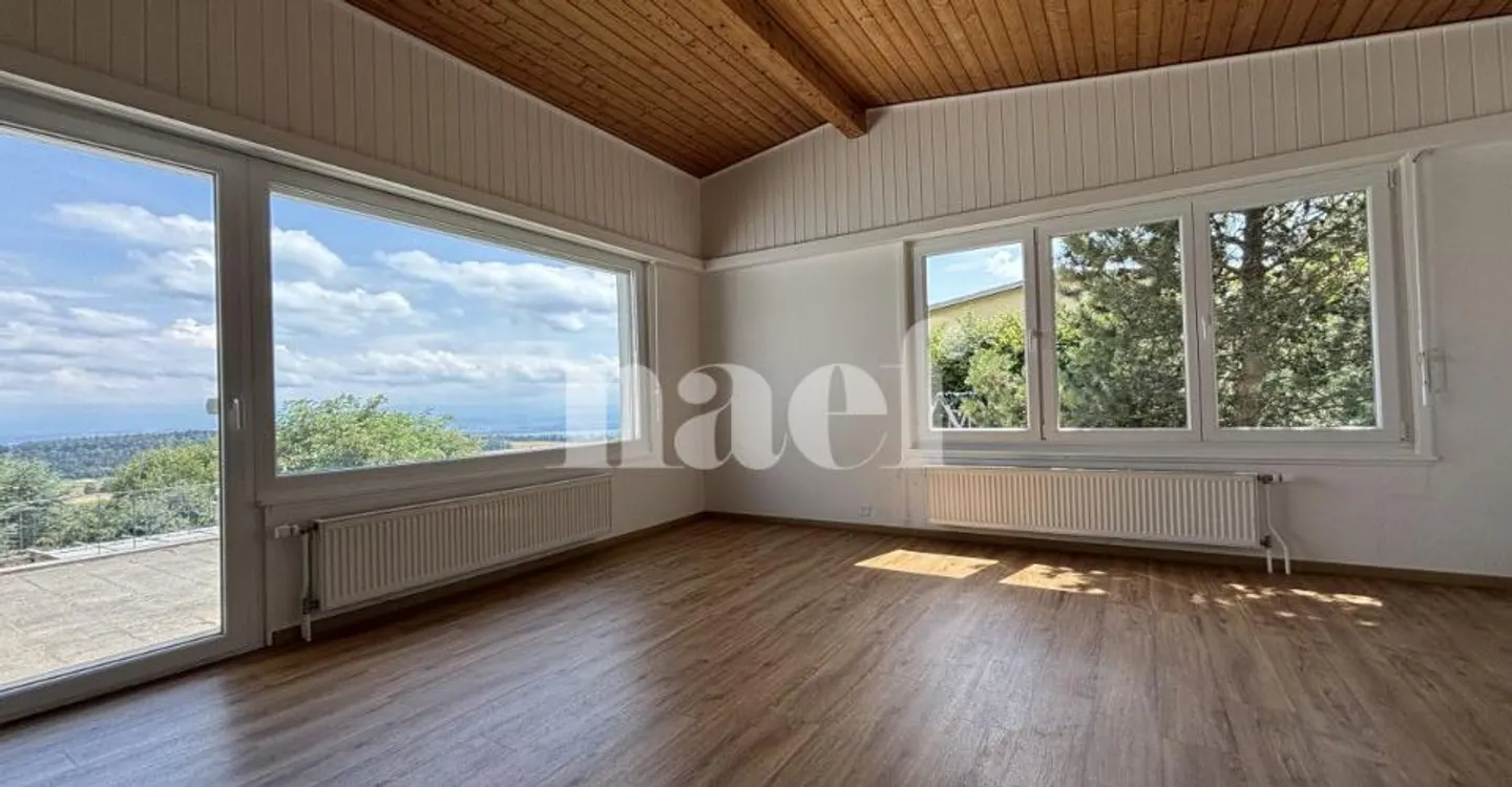 4.5-room house of approximately 126m2 with main apartment - Photo 2 of 12