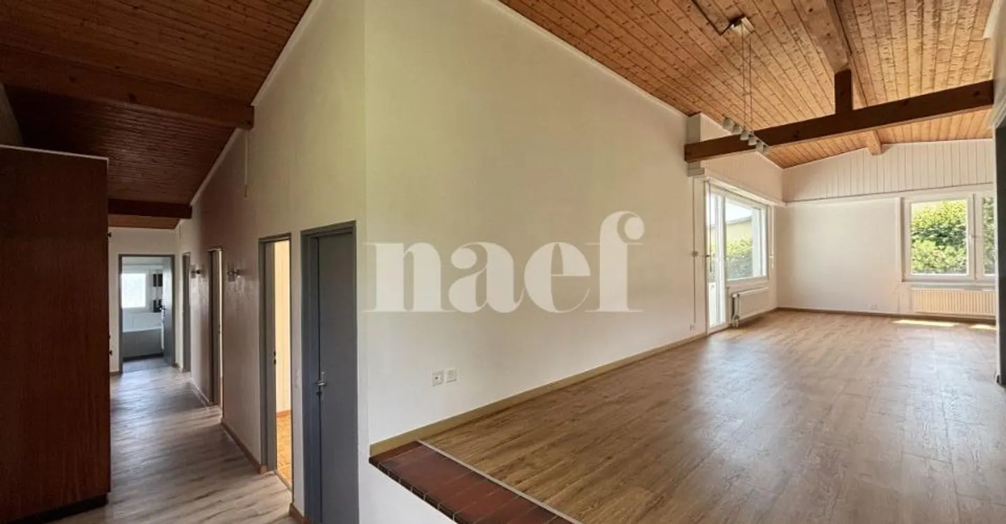 4.5-room house of approximately 126m2 with main apartment - Photo 3 of 12