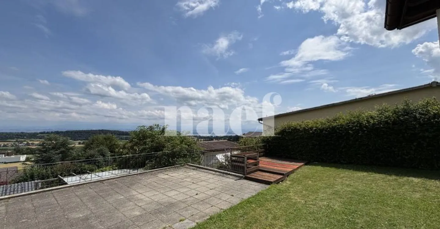 4.5-room house of approximately 126m2 with main apartment - Photo 5 of 12