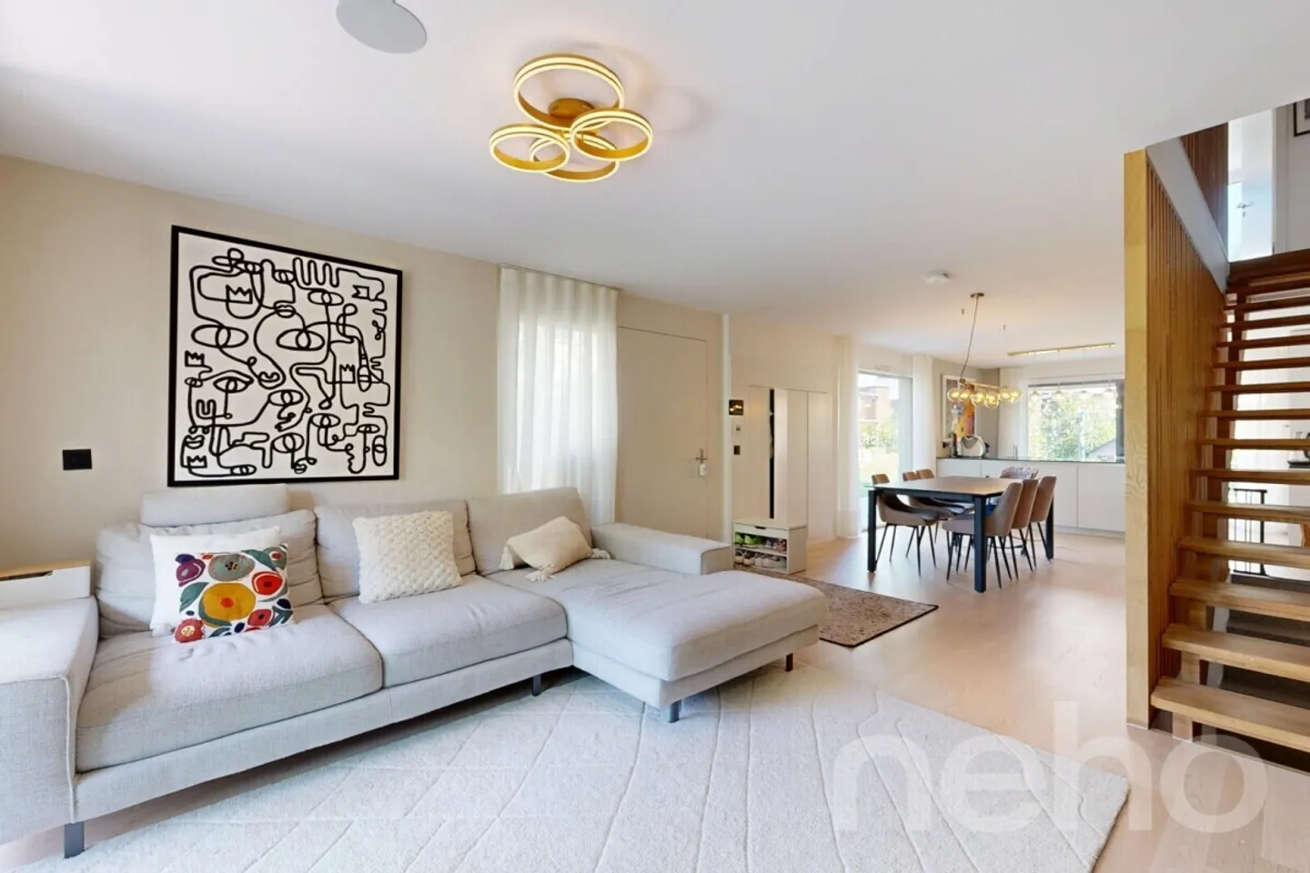 Elegante casa a schiera con giardino privato a Renens - Foto 2 di 12
