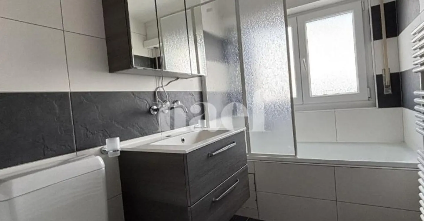 4.5-room house of approximately 126m2 with main apartment - Photo 11 of 12