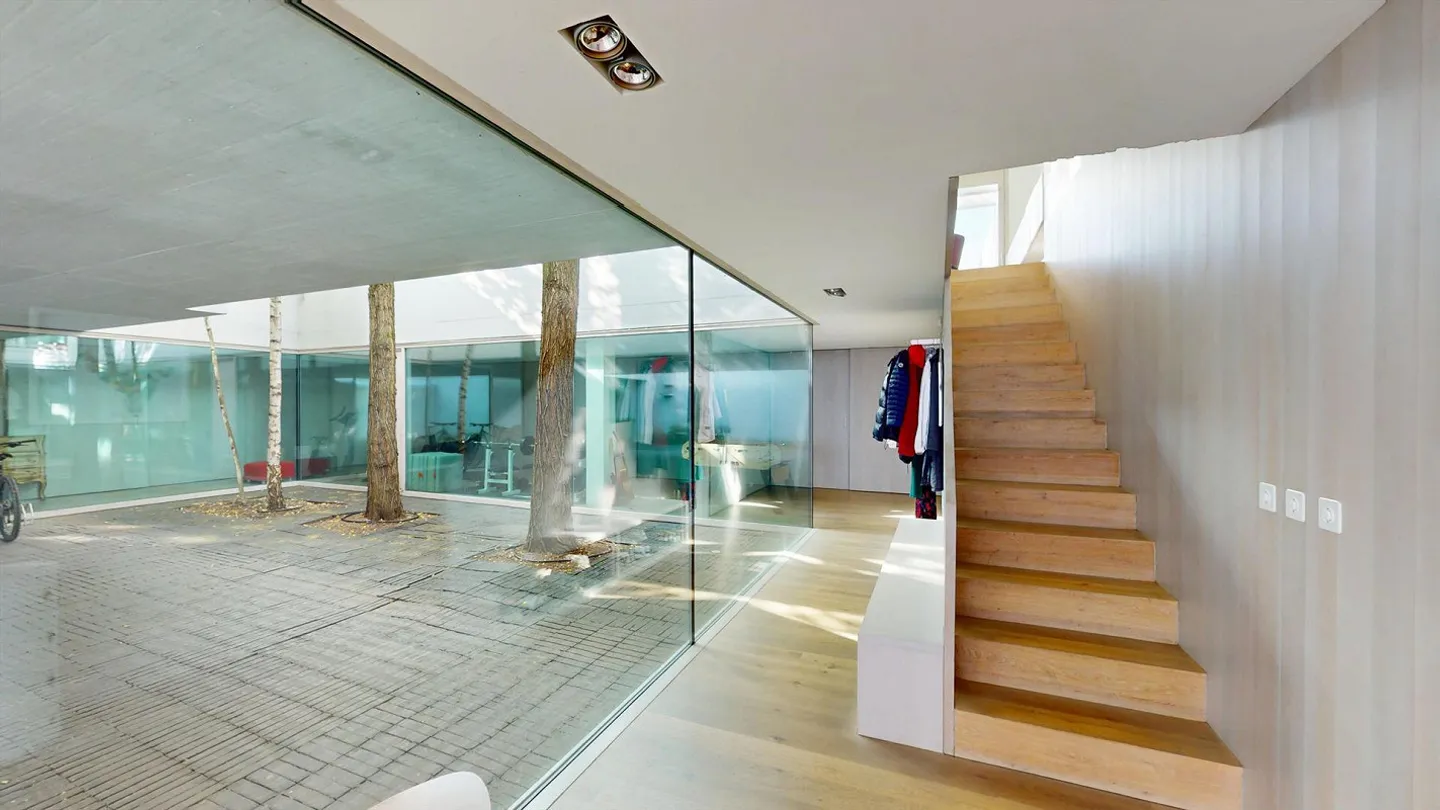 Translucent Spaces in Open Architecture - Generous Courtyard with Pool in Binningen - Photo 2 of 14