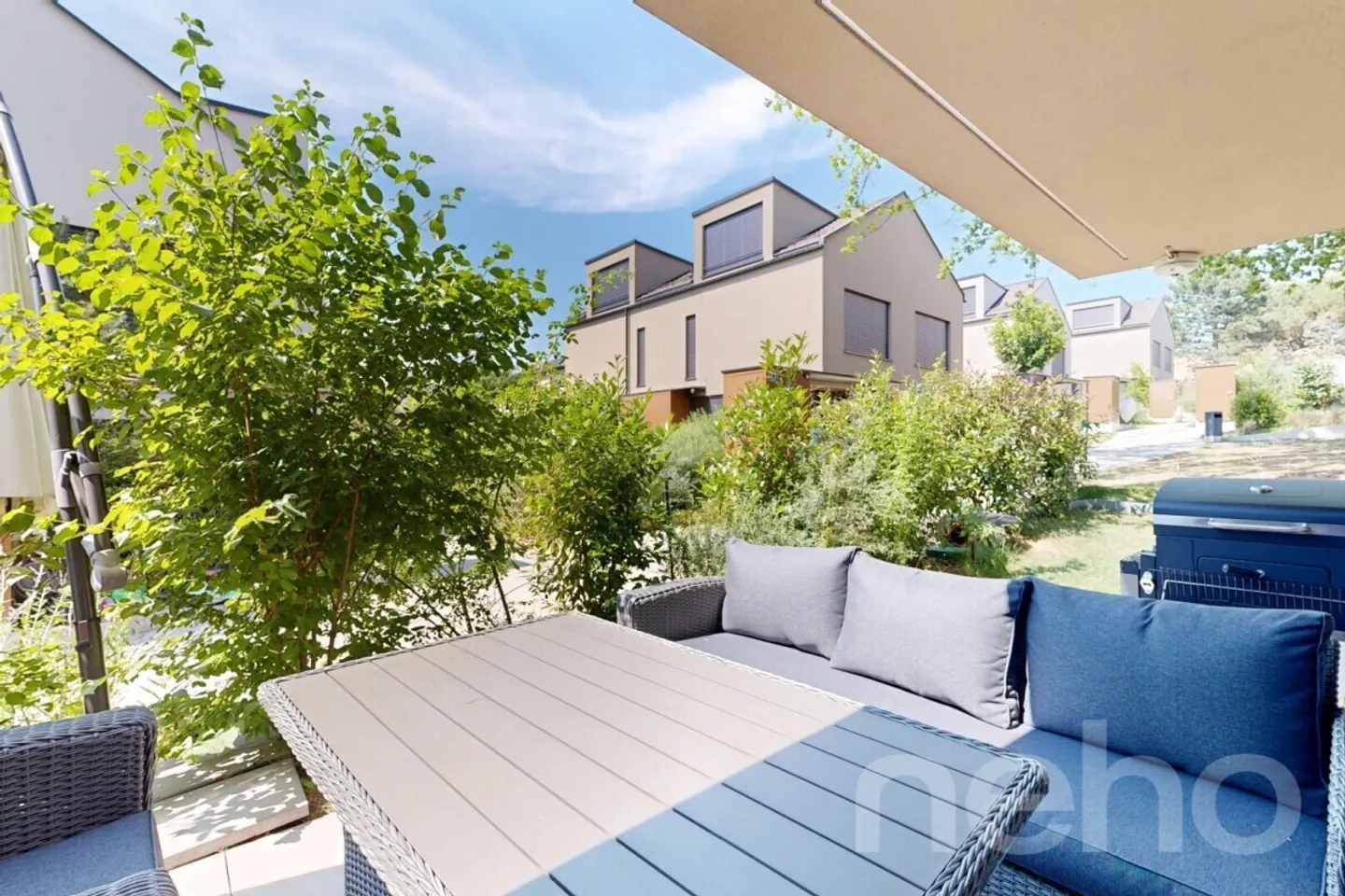 Elegante casa a schiera con giardino privato a Renens - Foto 9 di 12