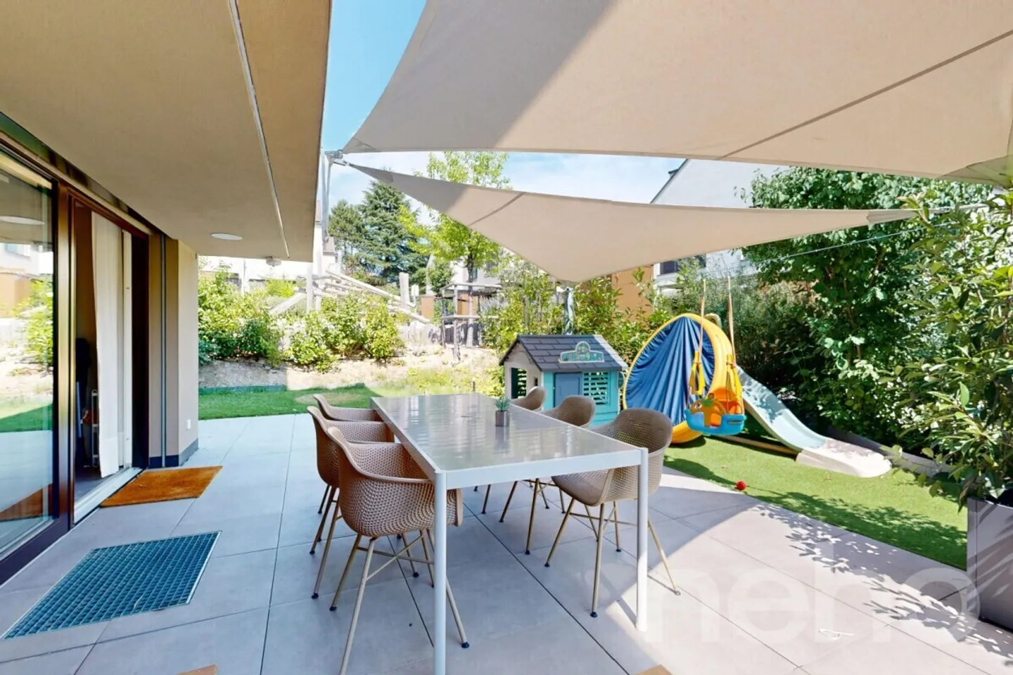 Elegante casa a schiera con giardino privato a Renens - Foto 10 di 12