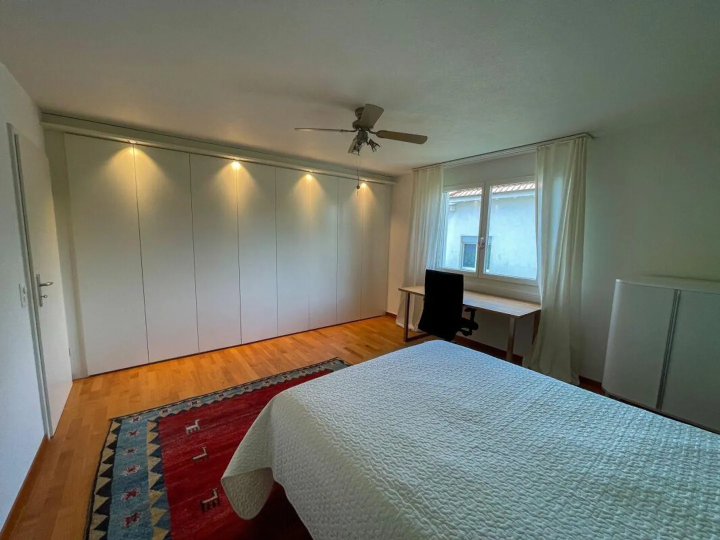 Spacious 5.5 Room Semi-Detached Family House with a View - Photo 8 of 13