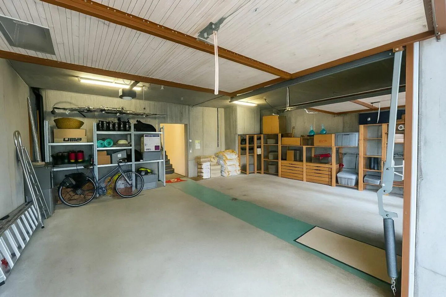 Spacious 5.5 Room Semi-Detached Family House with a View - Photo 13 of 13