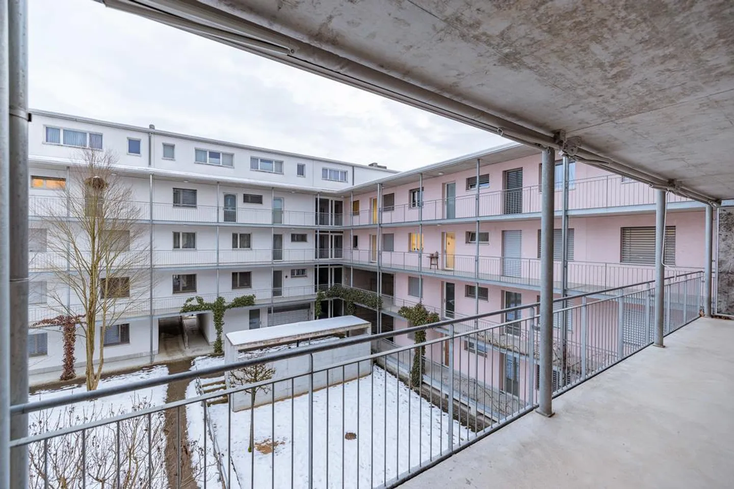 Living near the train station! - Photo 8 of 9