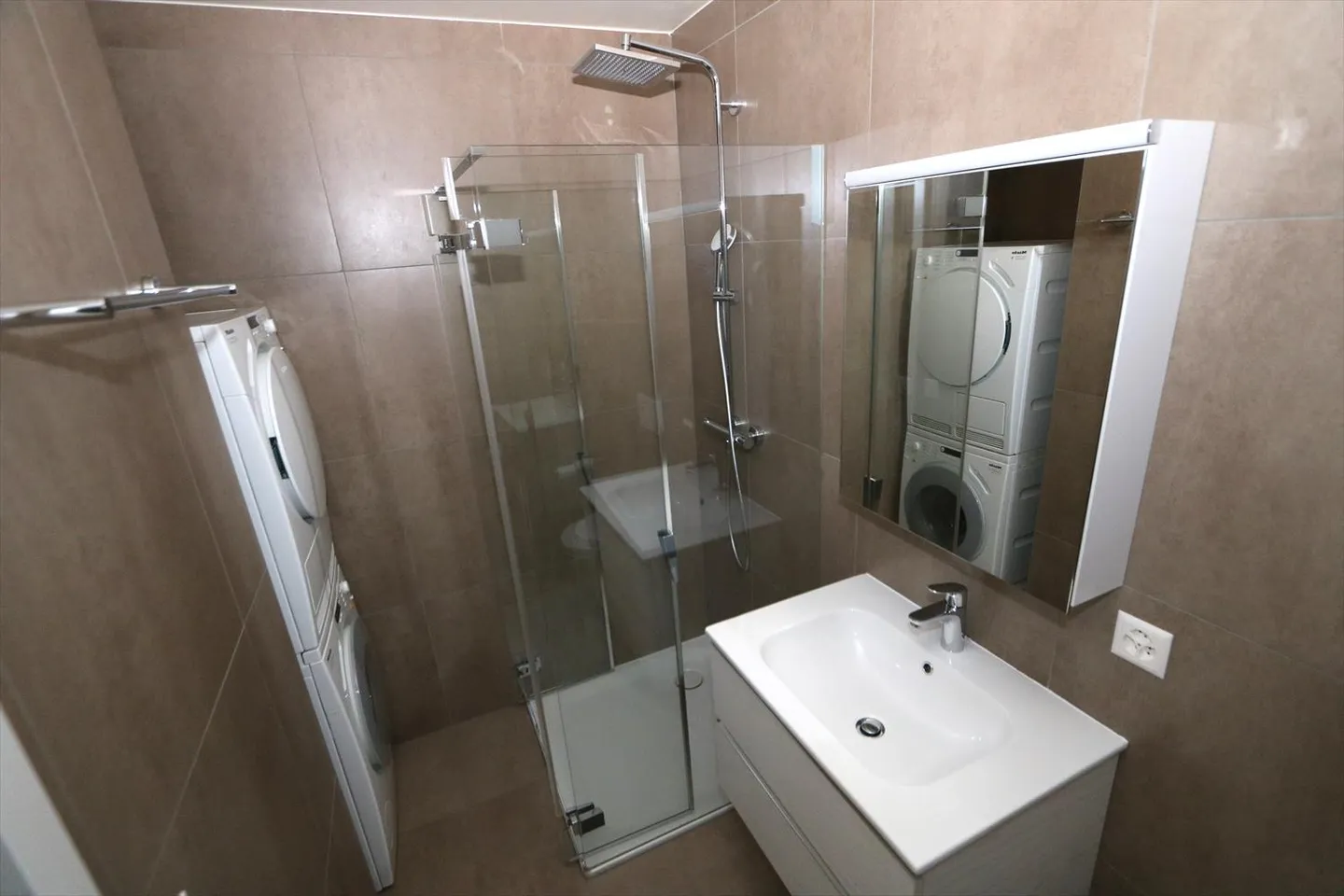 Appartement moderne de 4 pièces avec balcon à Chêne-Bourg - Photo 12 sur 17