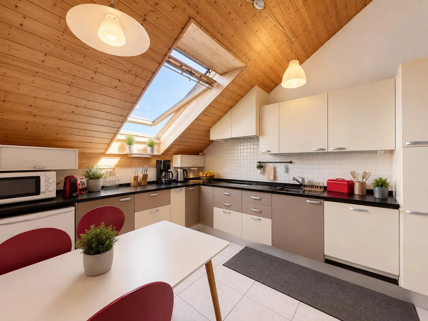 Bright duplex with generous volumes in the heart of Jorat - Photo 5 of 11