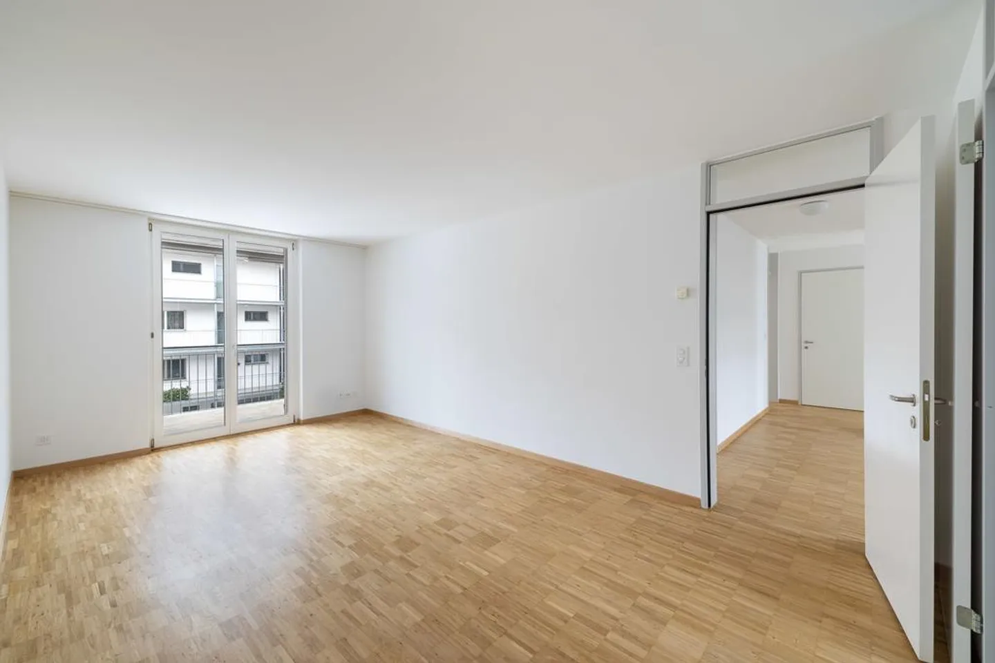 Living near the train station! - Photo 5 of 9