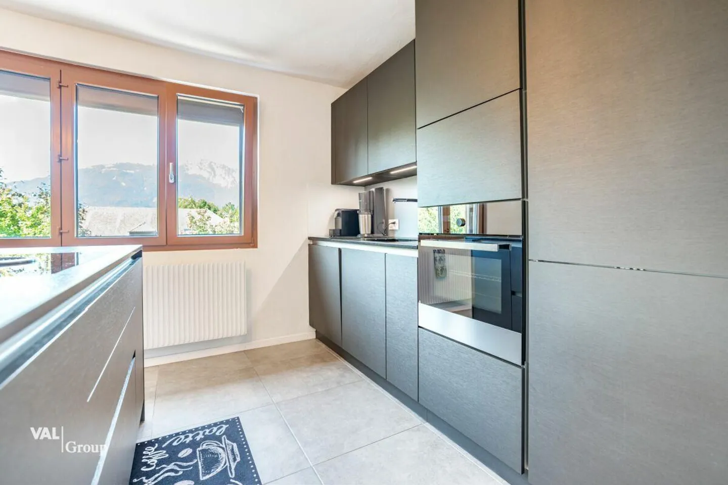 Charming detached house in a residential area - Photo 4 of 14