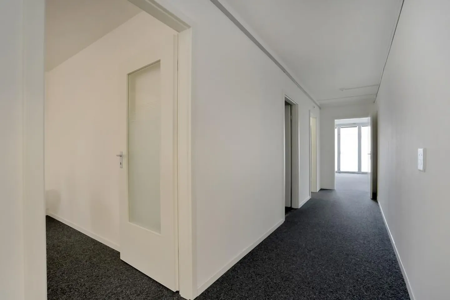 Moderni uffici al piano terra - Foto 10 di 12