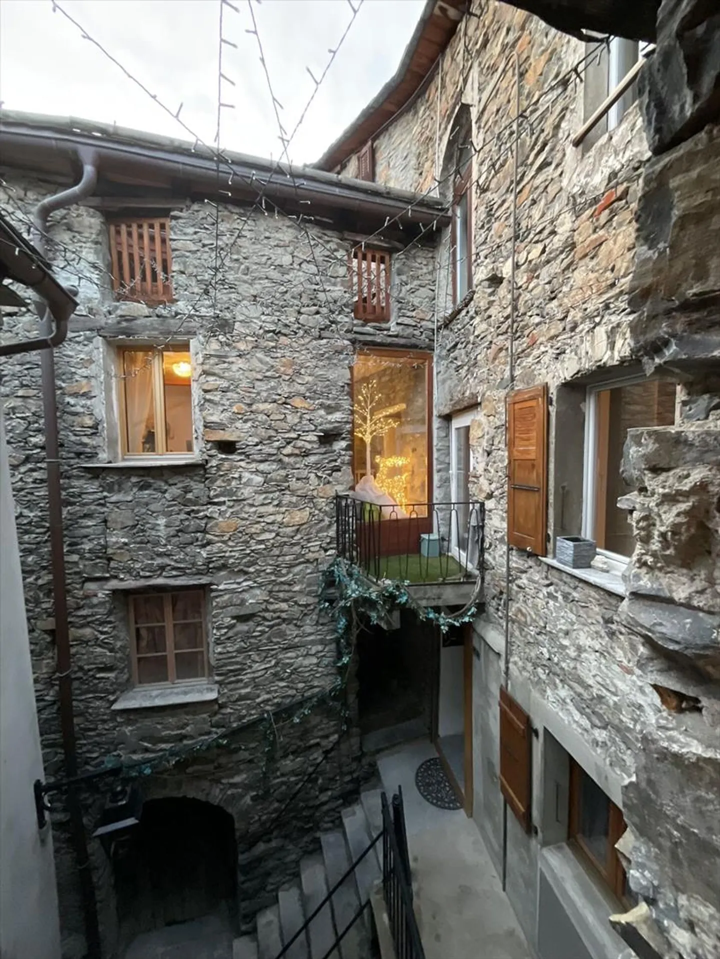 Casa Incantevole in Vendita nel Villaggio Medievale di Saillon - Foto 4 di 13