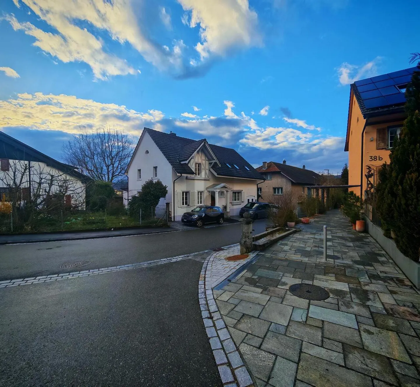 Geräumiges Familienhaus mit Charme - Foto 2 von 6