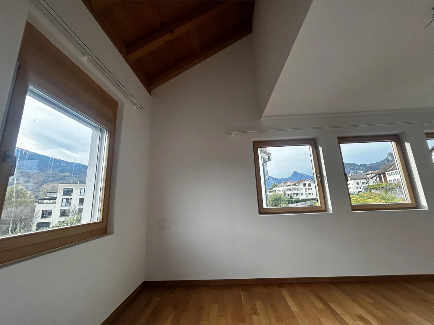 4.5 Room Attic Maisonette Apartment - Photo 8 of 9