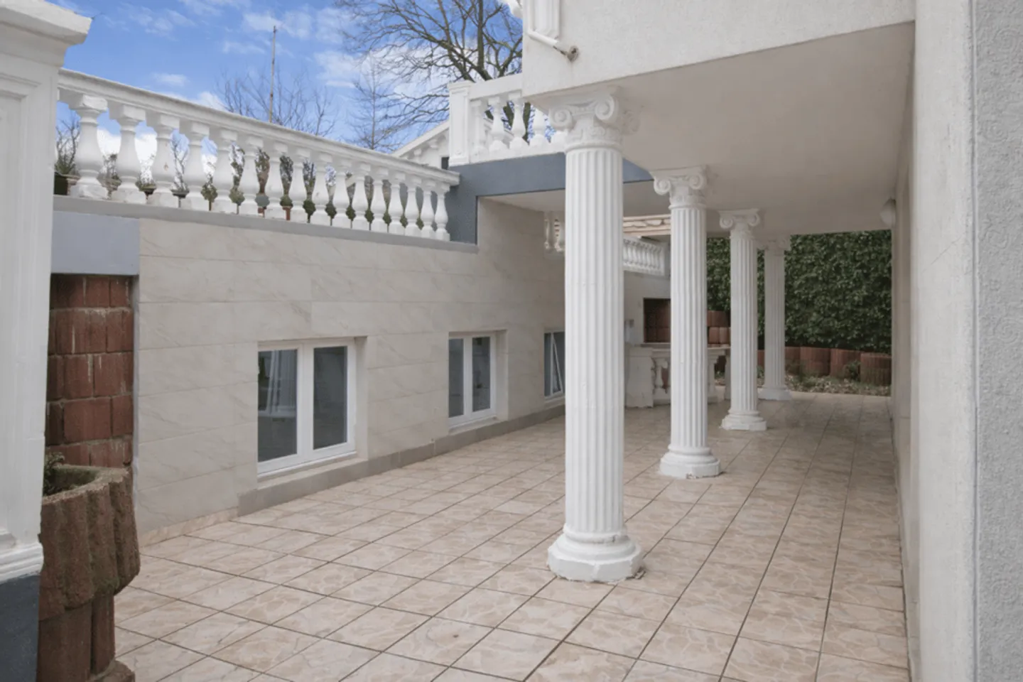 Großes renoviertes Haus mit hohem Vermietungspotenzial - Foto 3 von 6