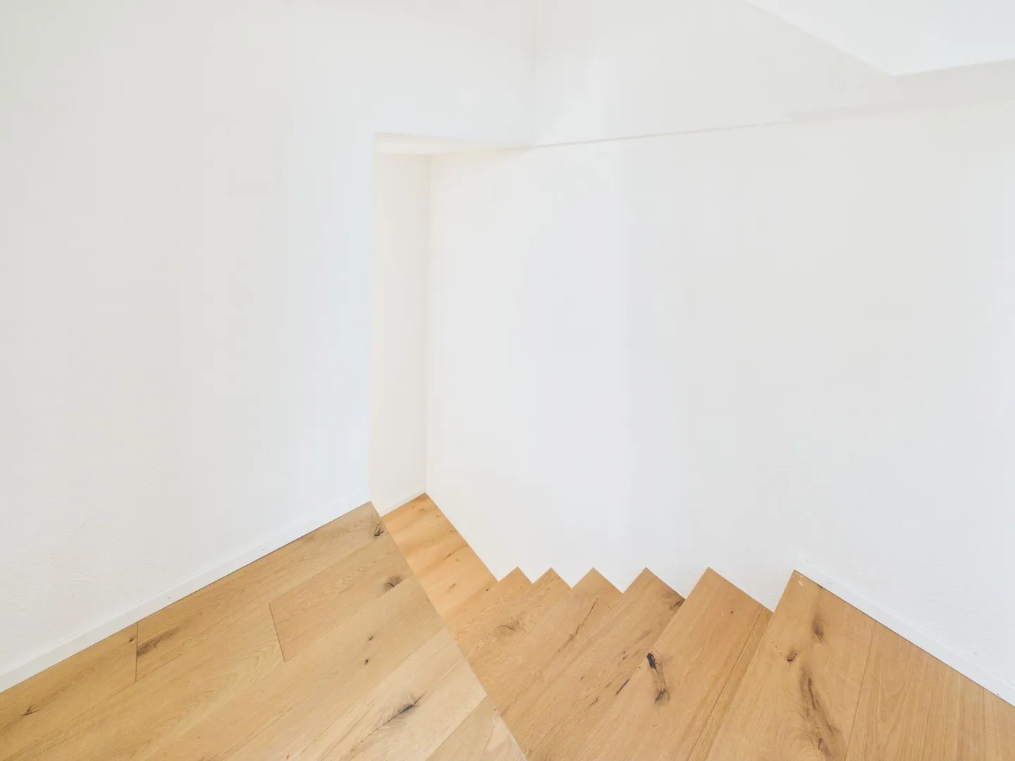 Appartement 2½ pièces élégant dans un quartier résidentiel calme - Photo 3 sur 10