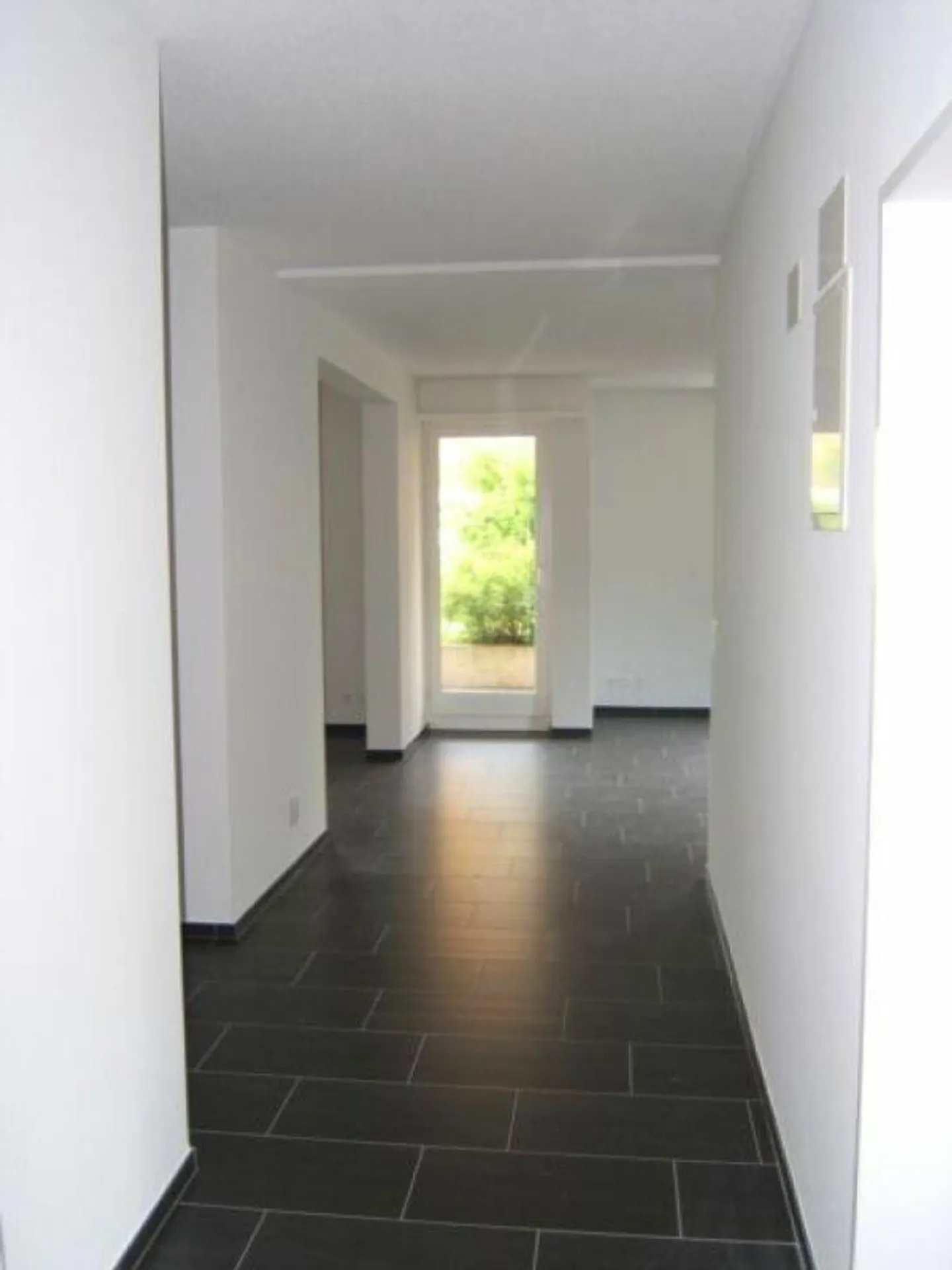 Spacious renovated apartment with patio in green surroundings - Photo 6 of 7