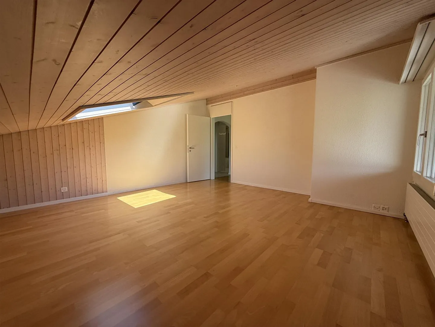 Geräumige Dachwohnung - Foto 4 von 8