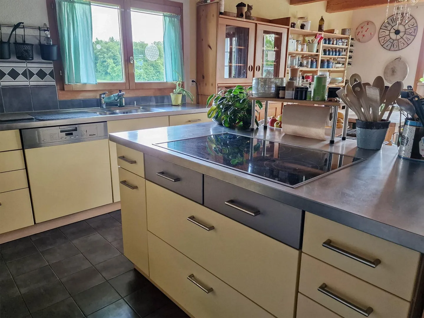 Appartement de 5,5 pièces au 1er étage dans une ancienne ferme à Bützberg - Photo 3 sur 12