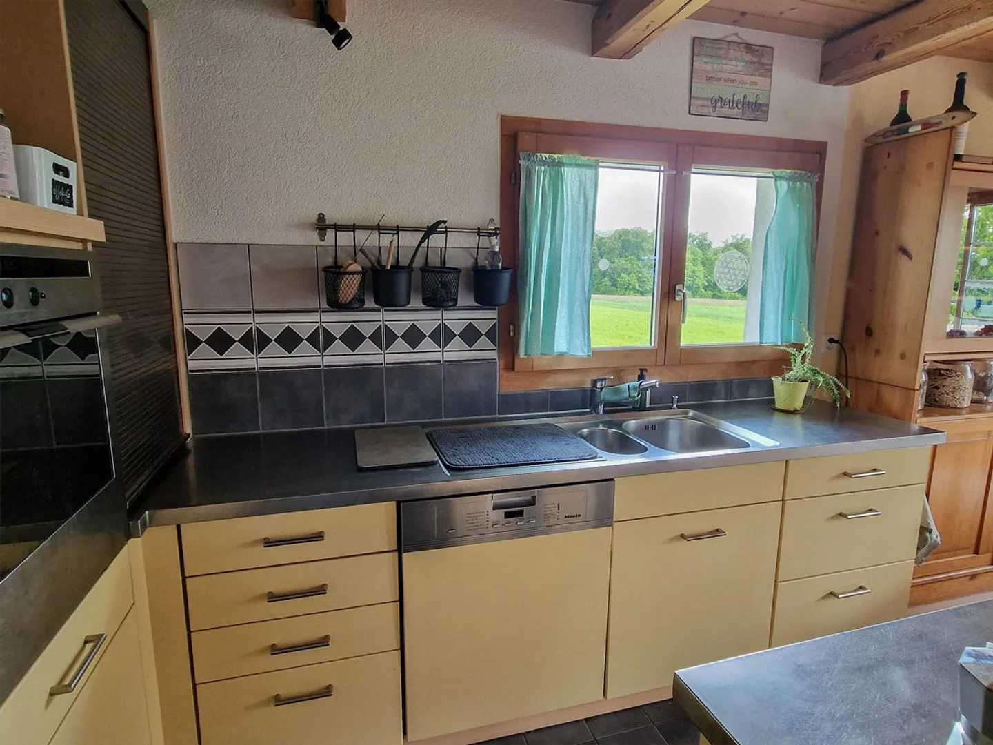 Appartement de 5,5 pièces au 1er étage dans une ancienne ferme à Bützberg - Photo 2 sur 12