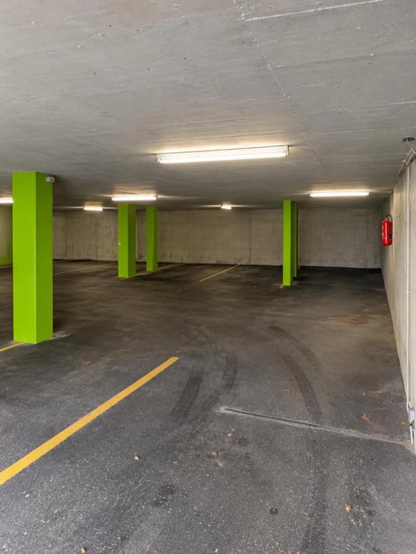 Place de parking souterrain - Photo 2 sur 3