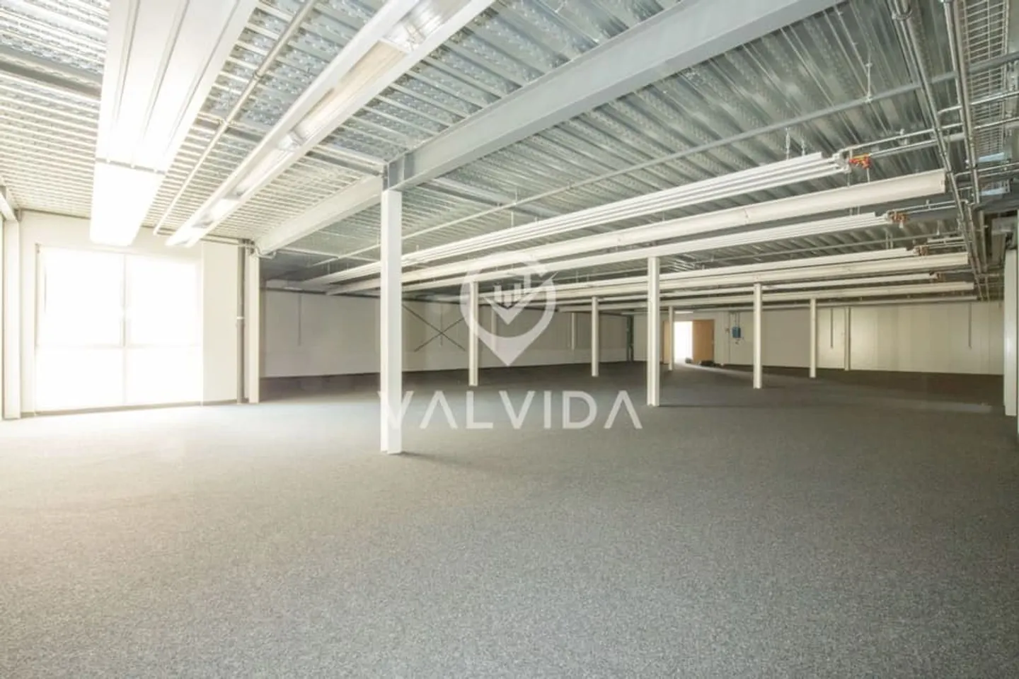 Gewerberäumlichkeiten in modernem Industriedesign - Foto 3 von 10