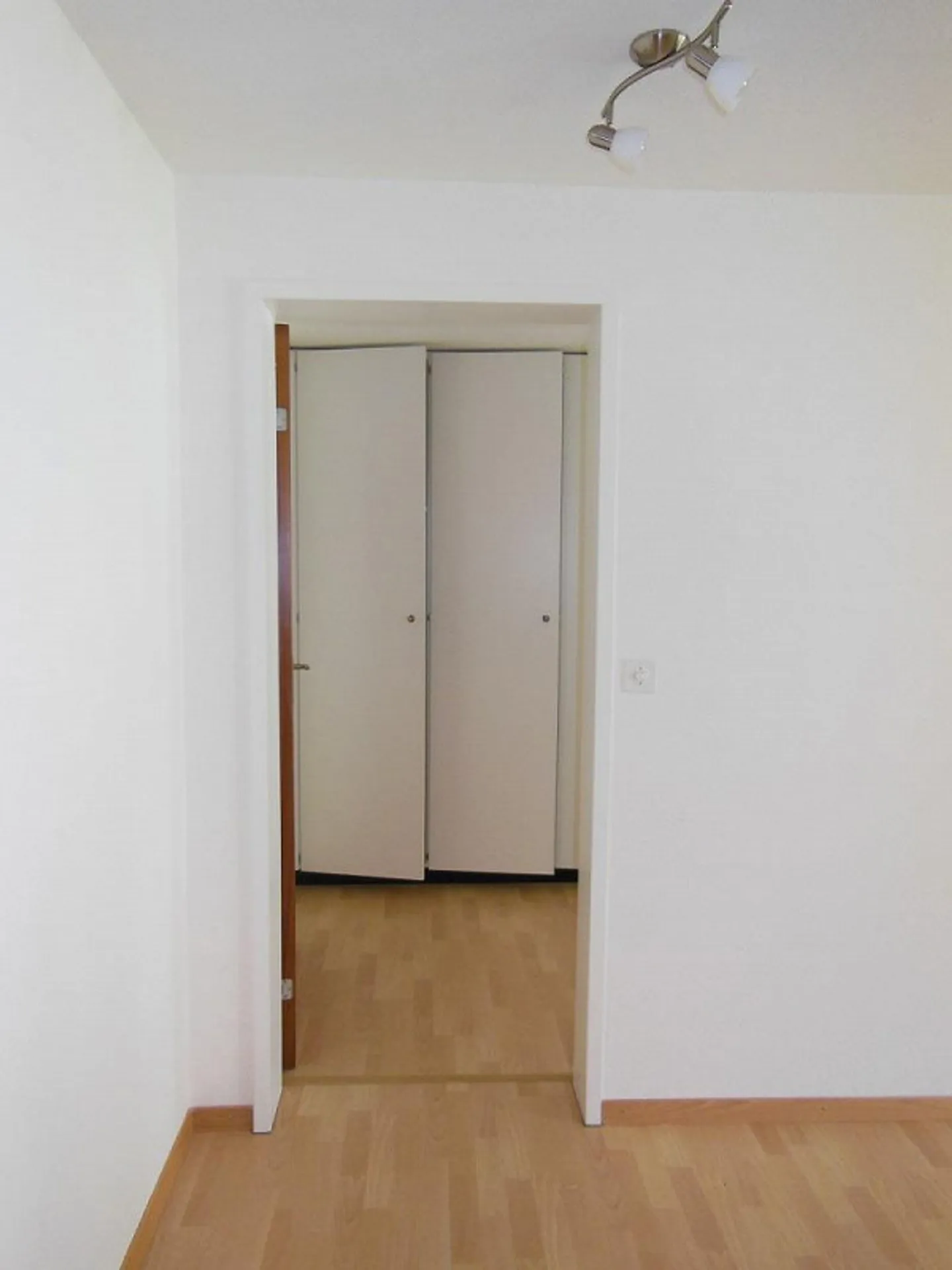 Bright 2-room apartment in a central location - Photo 4 of 9
