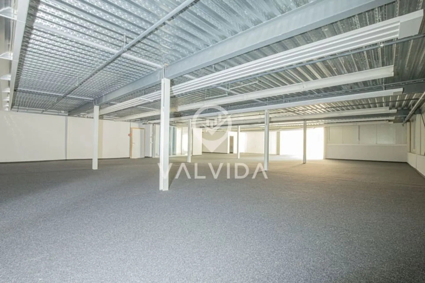 Gewerberäumlichkeiten in modernem Industriedesign - Foto 5 von 10