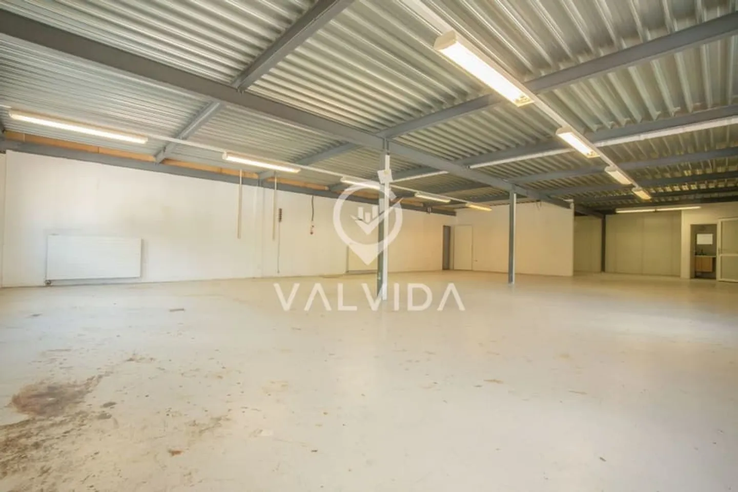 Gewerberäumlichkeiten in modernem Industriedesign - Foto 8 von 10