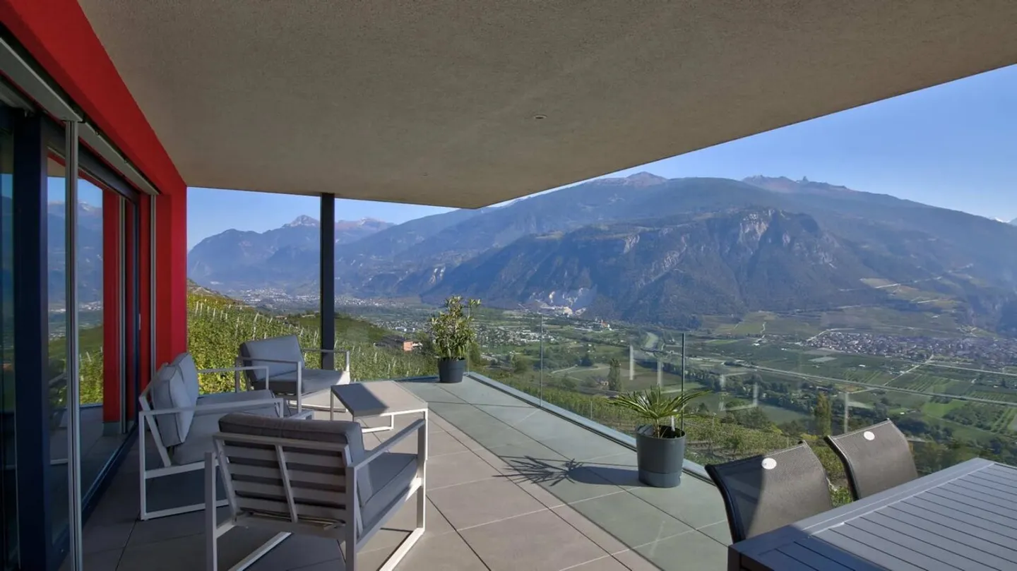 High-end penthouse with panoramic view - Photo 12 of 13