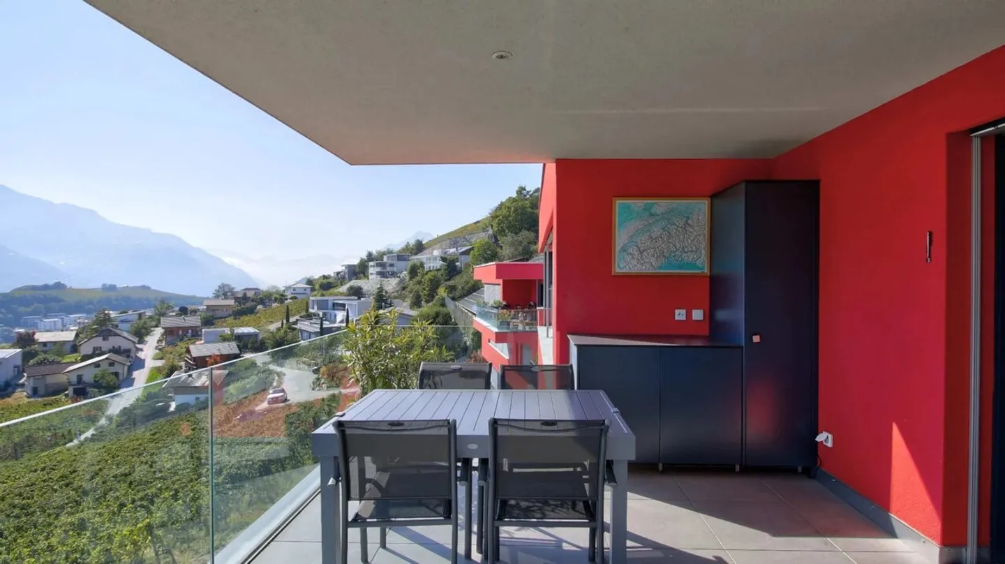 High-end penthouse with panoramic view - Photo 9 of 13