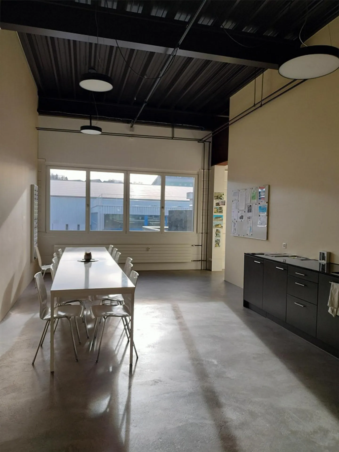 Seize Opportunities - High-Quality Office Spaces - Photo 3 of 6