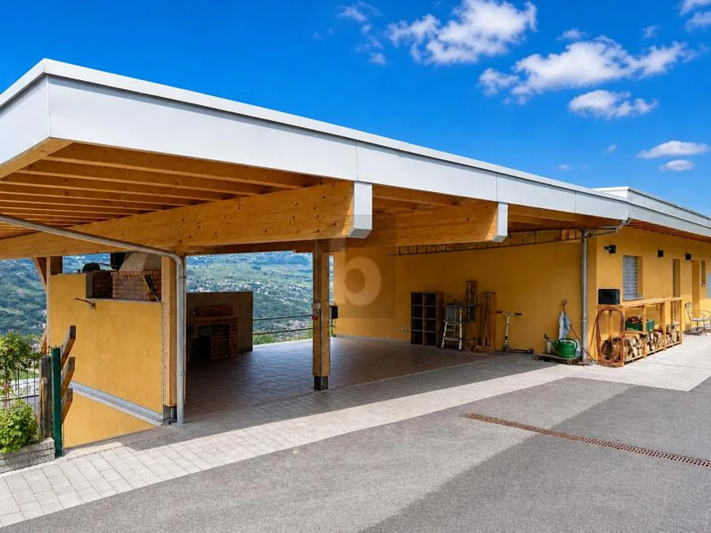 VISTA ECCEZIONALE E MODERNA CON STUDIO - Foto 3 di 6