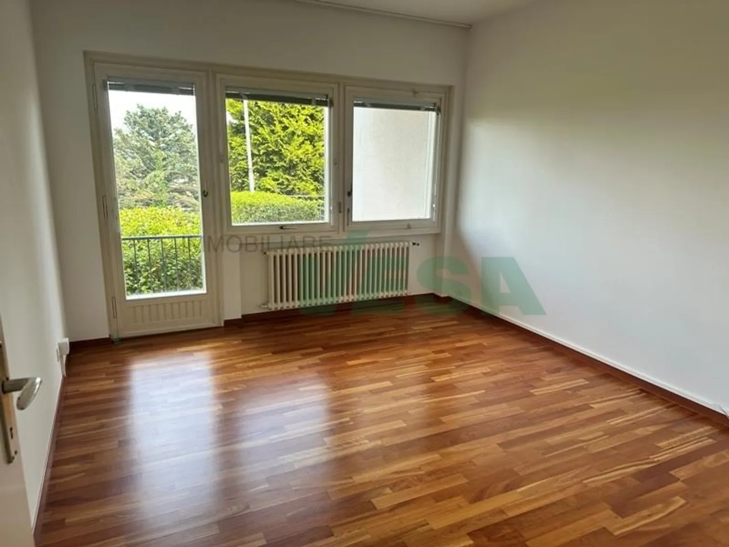 Charmante Villa mit harmonischen und modernen Linien, eingebettet in die Weinberge - Foto 6 von 13