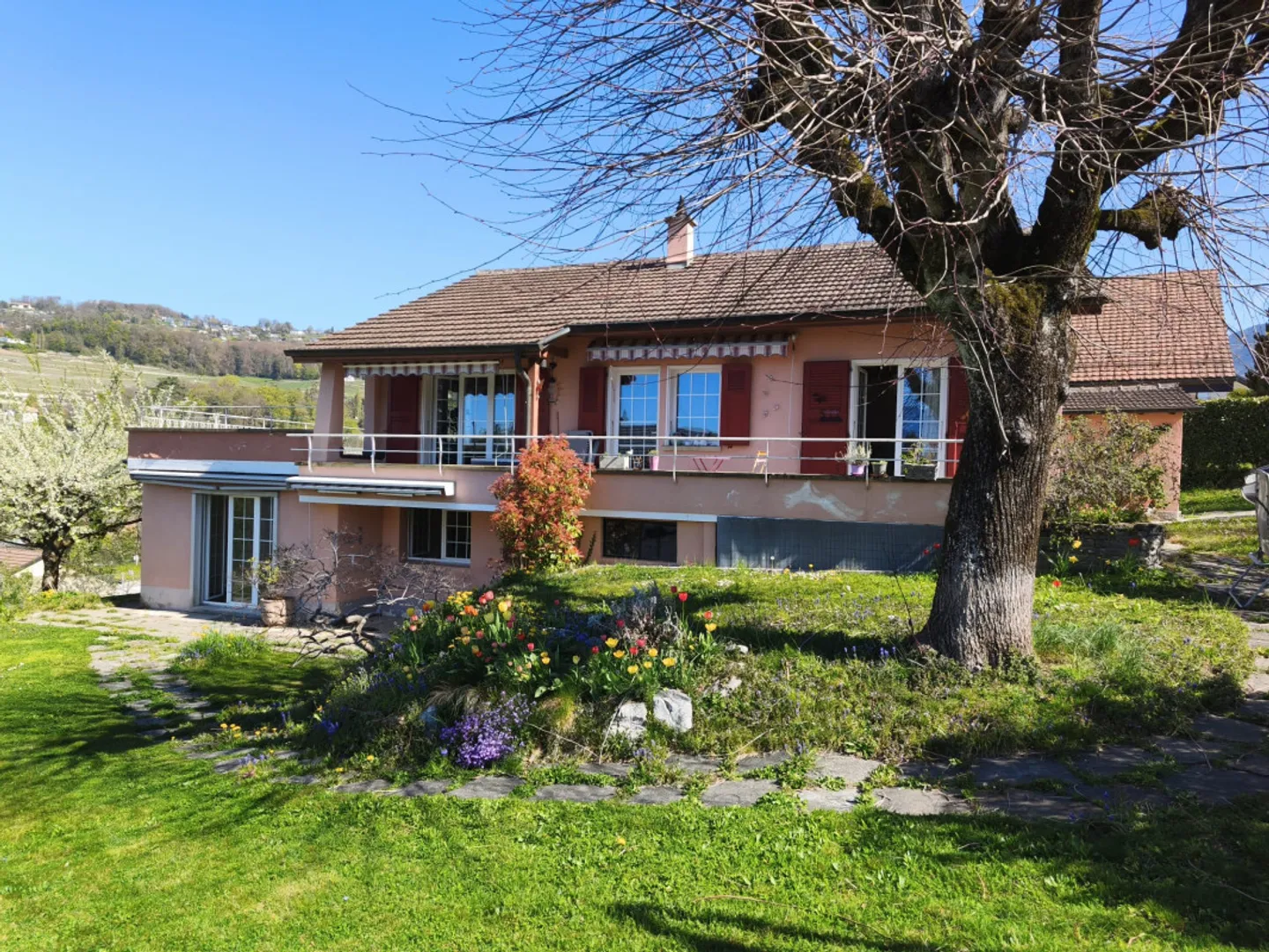 Charming Family Home with Garden - Photo 1 of 11